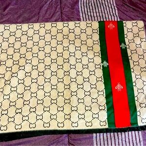 NWOT DESIGNER INSPIRED FASHION GIANT BLACKER SCARF or small blanket